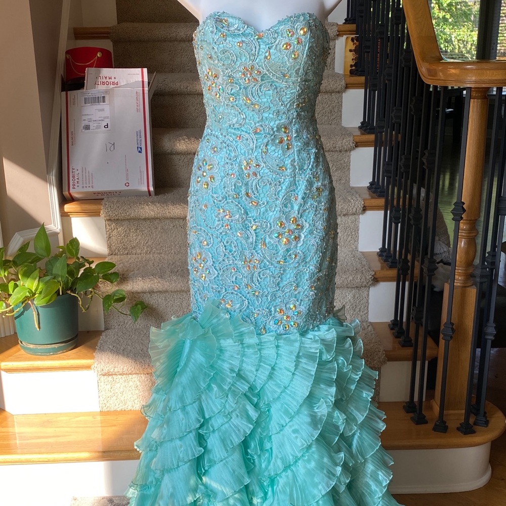New with tags mint size 2
